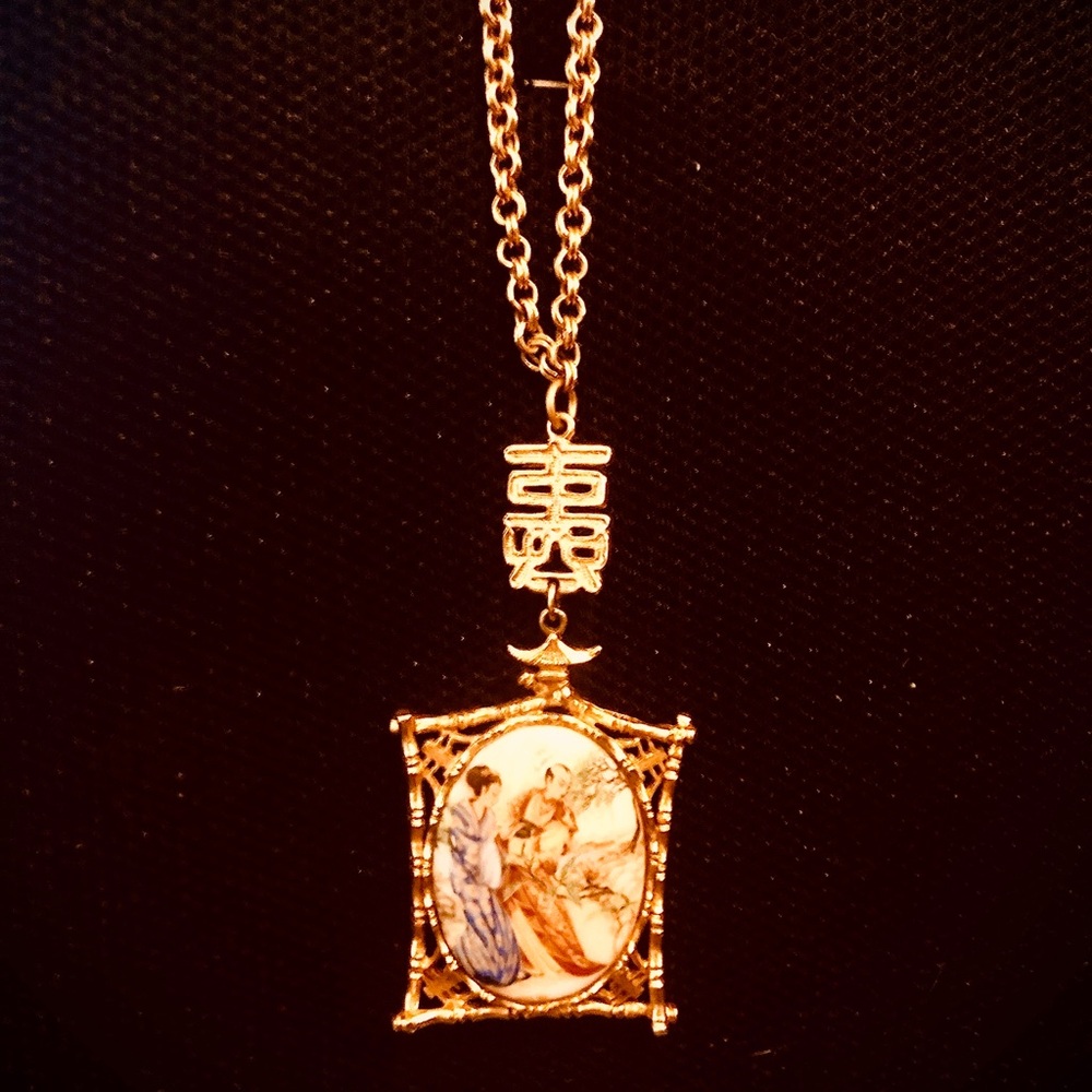 Excellent Condition Signed Porcelain Geisha Pendant Necklace on Original Chain.